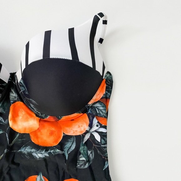 Cupshe One Piece Swimsuit - Picture 4 of 10